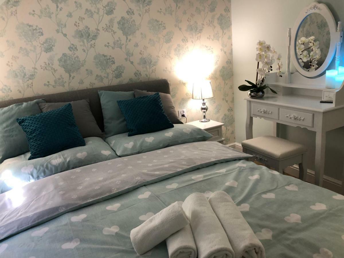 Family & Business Elegant Apartments Ul Warszawska - 2 Bedroom, Balcony, Parking كيلتشي المظهر الخارجي الصورة