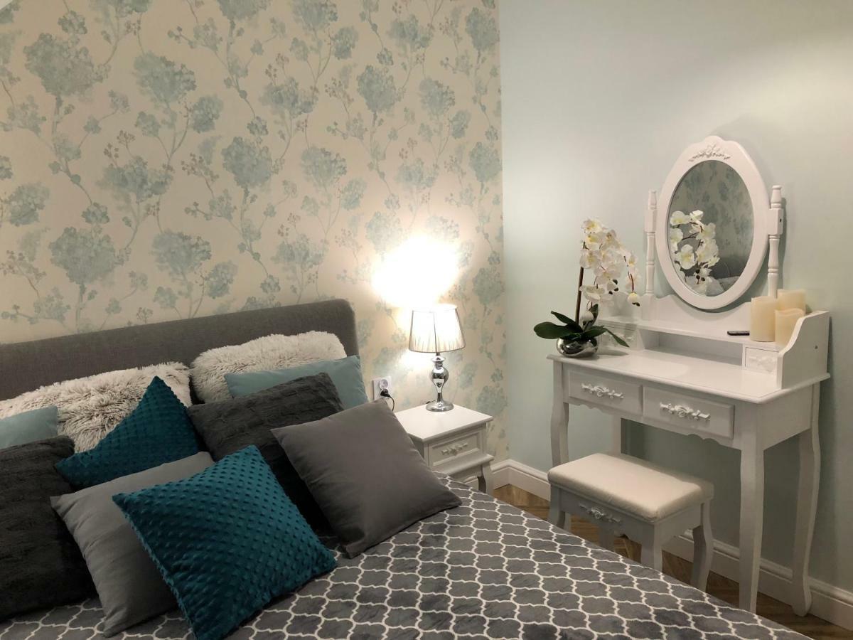 Family & Business Elegant Apartments Ul Warszawska - 2 Bedroom, Balcony, Parking كيلتشي المظهر الخارجي الصورة