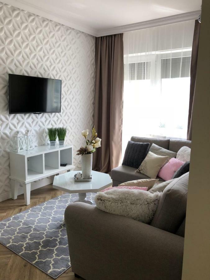Family & Business Elegant Apartments Ul Warszawska - 2 Bedroom, Balcony, Parking كيلتشي المظهر الخارجي الصورة