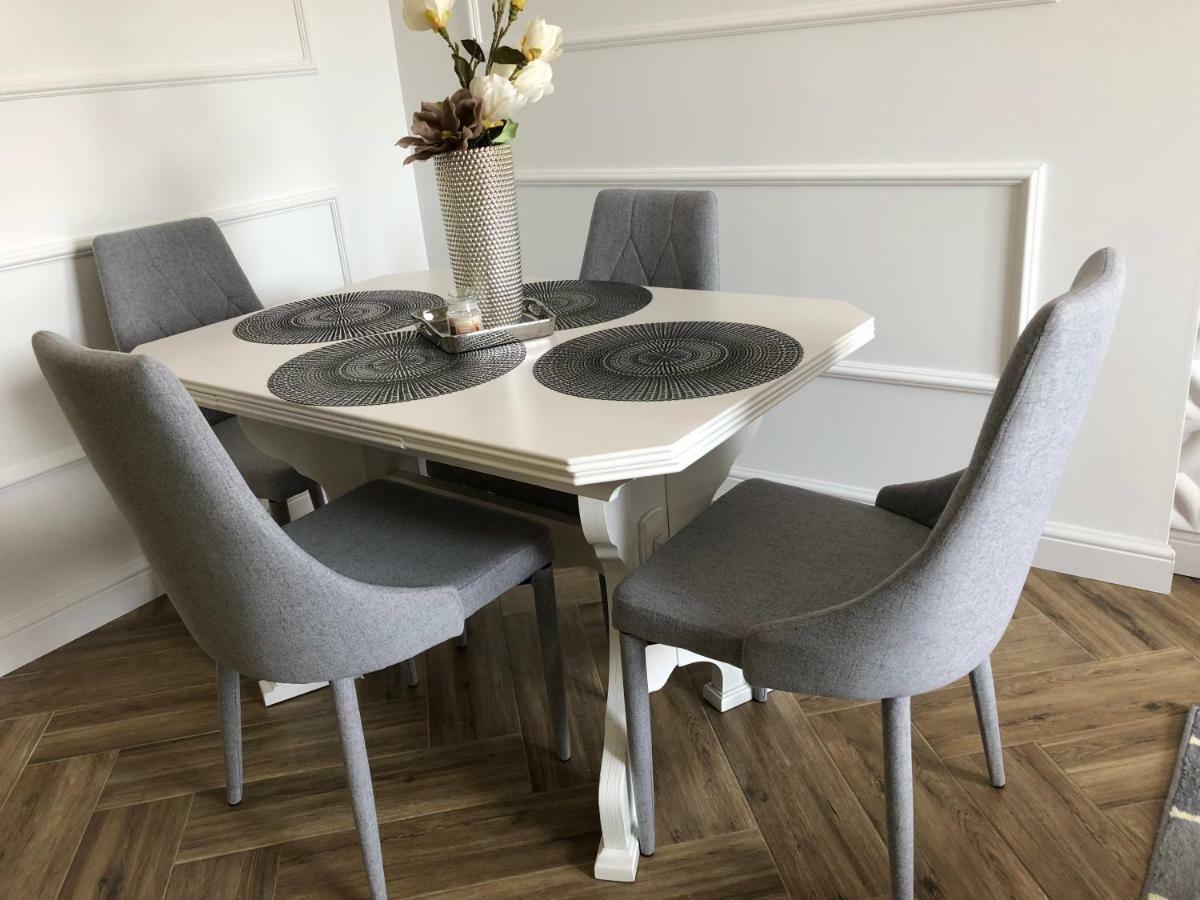 Family & Business Elegant Apartments Ul Warszawska - 2 Bedroom, Balcony, Parking كيلتشي المظهر الخارجي الصورة