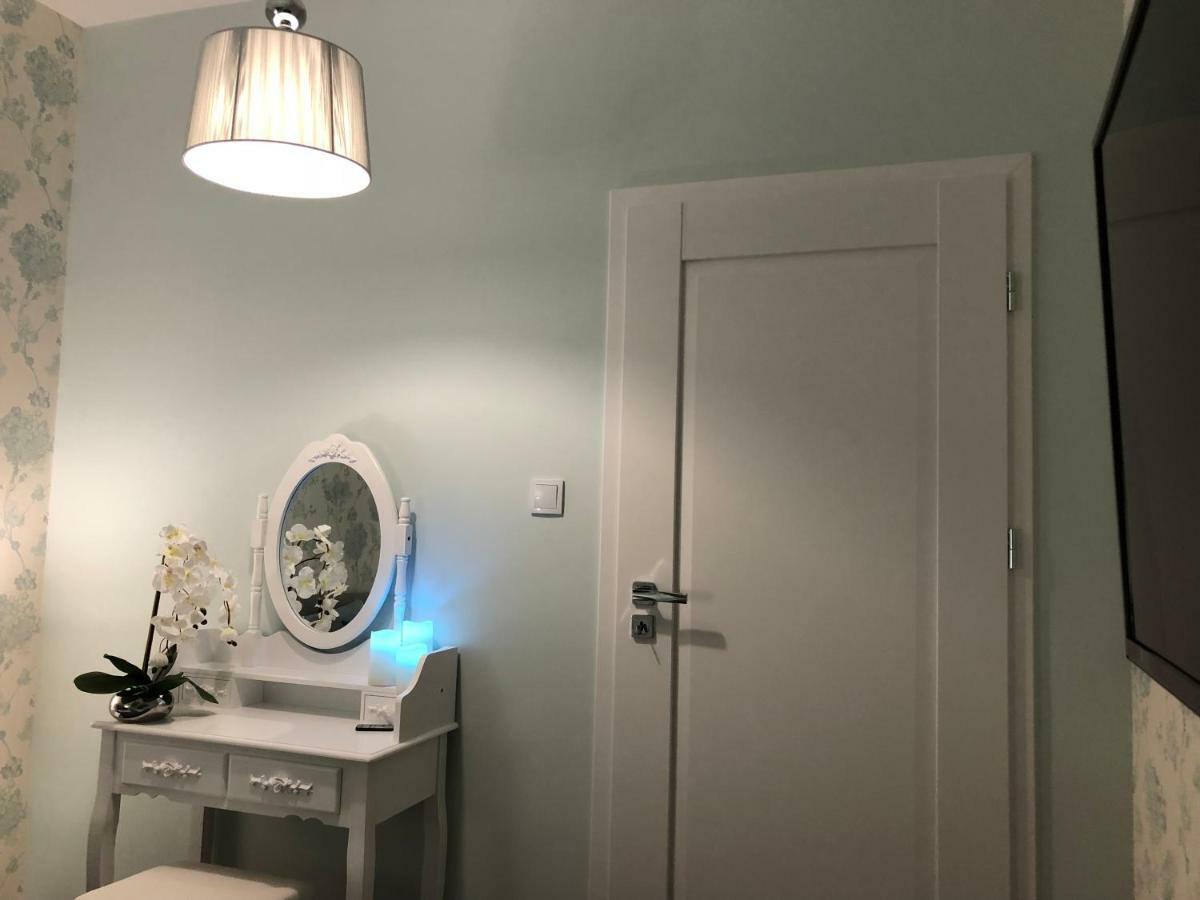 Family & Business Elegant Apartments Ul Warszawska - 2 Bedroom, Balcony, Parking كيلتشي المظهر الخارجي الصورة