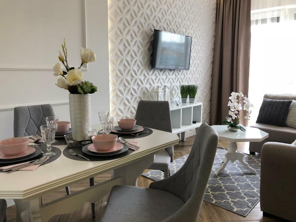 Family & Business Elegant Apartments Ul Warszawska - 2 Bedroom, Balcony, Parking كيلتشي المظهر الخارجي الصورة