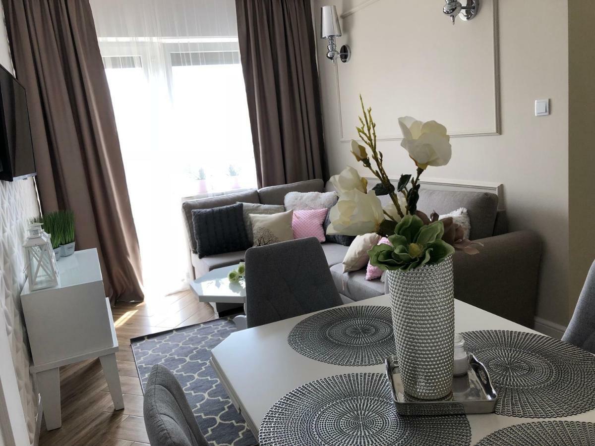 Family & Business Elegant Apartments Ul Warszawska - 2 Bedroom, Balcony, Parking كيلتشي المظهر الخارجي الصورة