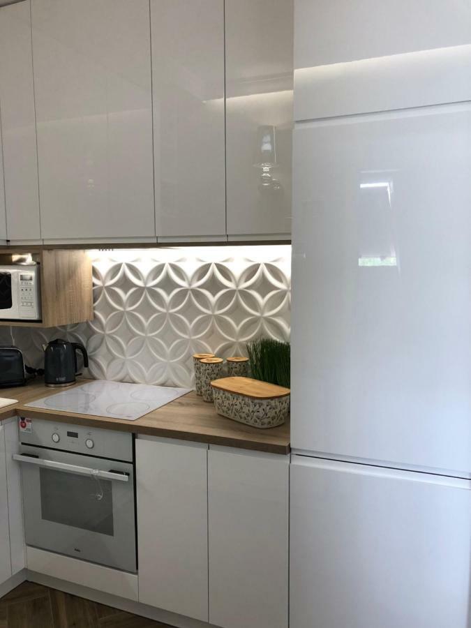 Family & Business Elegant Apartments Ul Warszawska - 2 Bedroom, Balcony, Parking كيلتشي المظهر الخارجي الصورة