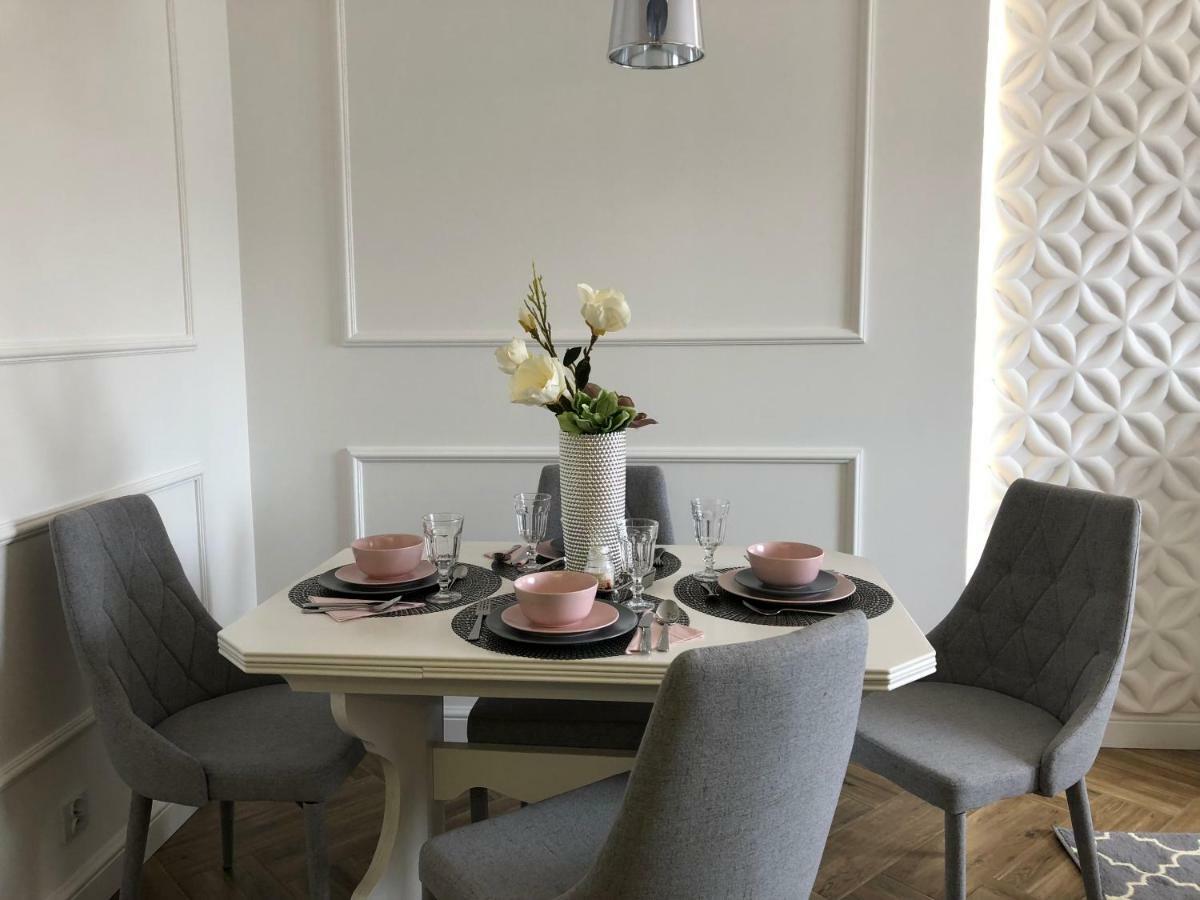Family & Business Elegant Apartments Ul Warszawska - 2 Bedroom, Balcony, Parking كيلتشي المظهر الخارجي الصورة