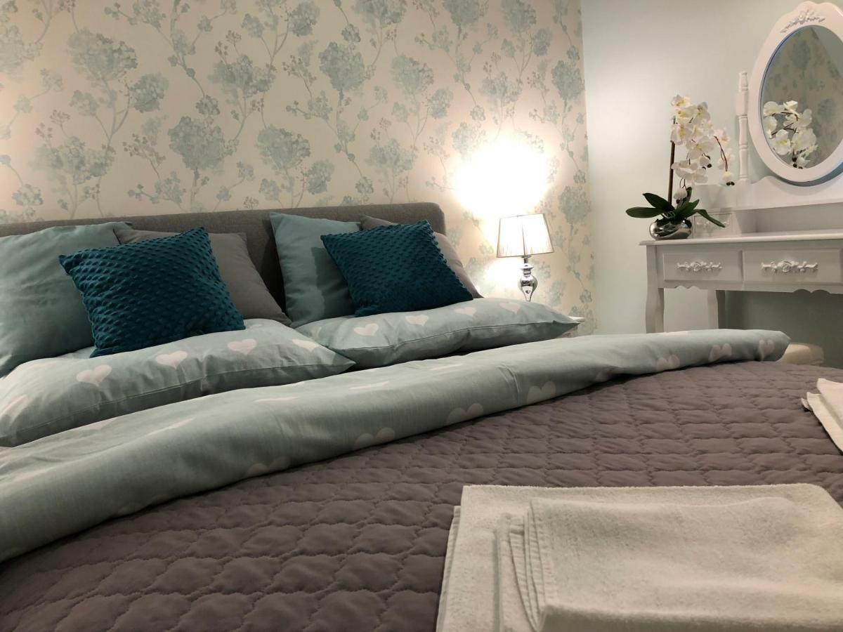 Family & Business Elegant Apartments Ul Warszawska - 2 Bedroom, Balcony, Parking كيلتشي المظهر الخارجي الصورة