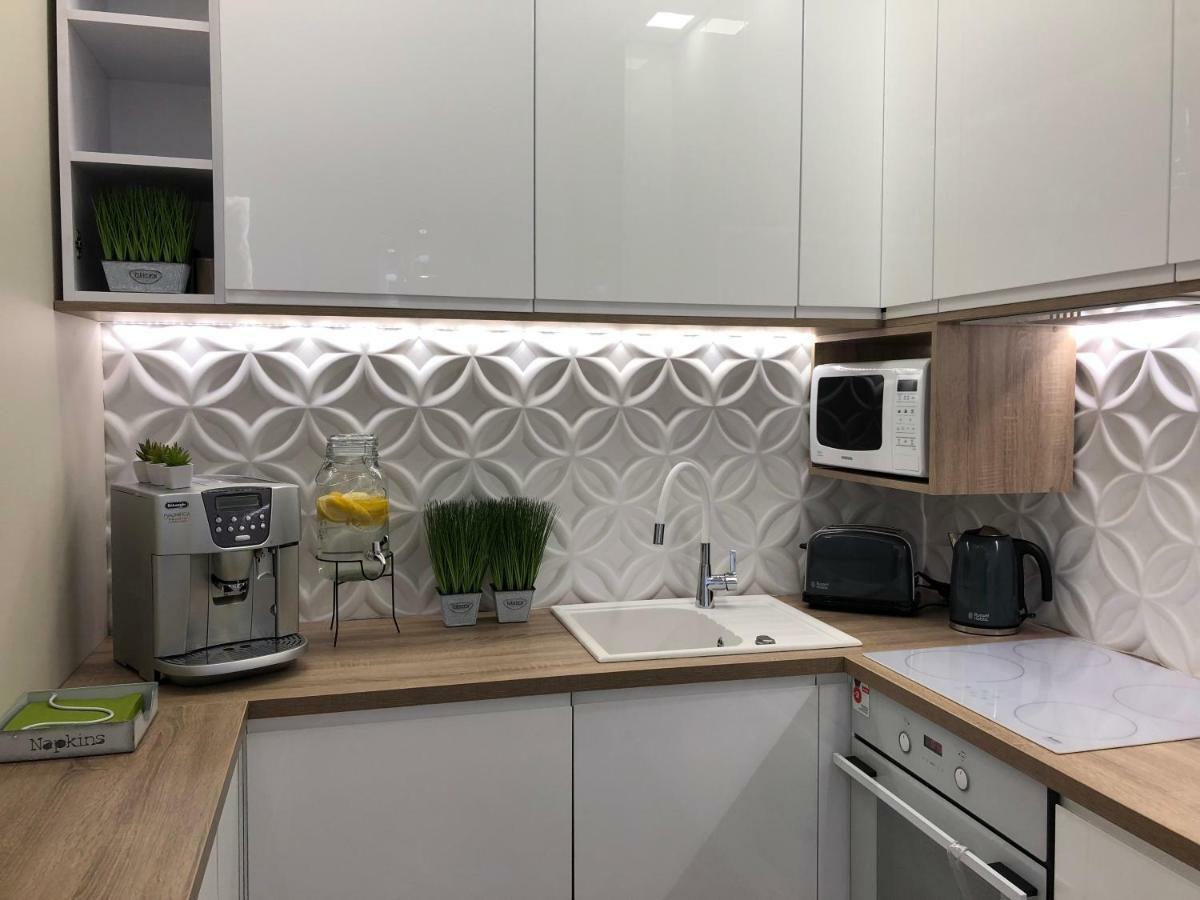 Family & Business Elegant Apartments Ul Warszawska - 2 Bedroom, Balcony, Parking كيلتشي المظهر الخارجي الصورة