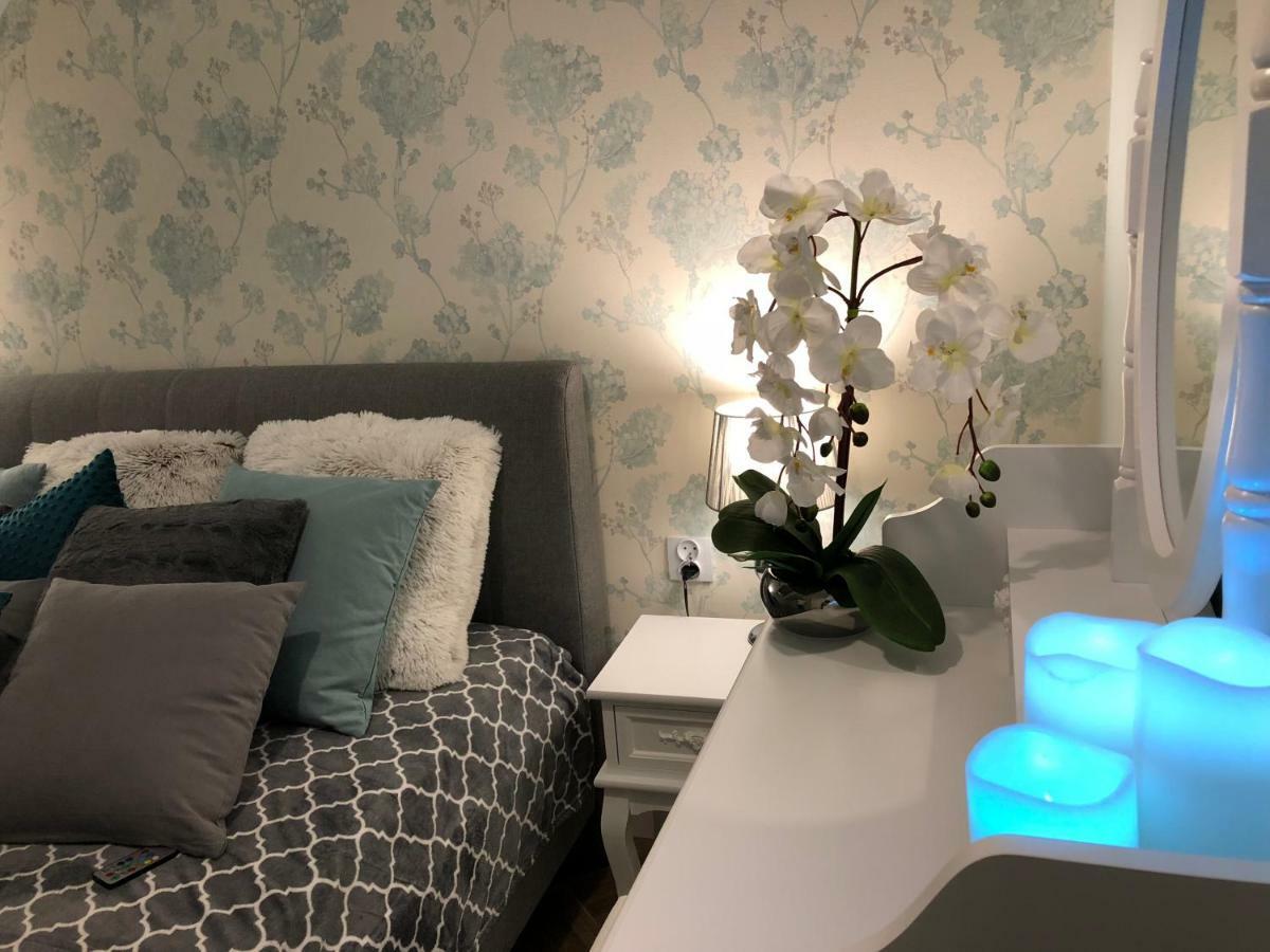 Family & Business Elegant Apartments Ul Warszawska - 2 Bedroom, Balcony, Parking كيلتشي المظهر الخارجي الصورة