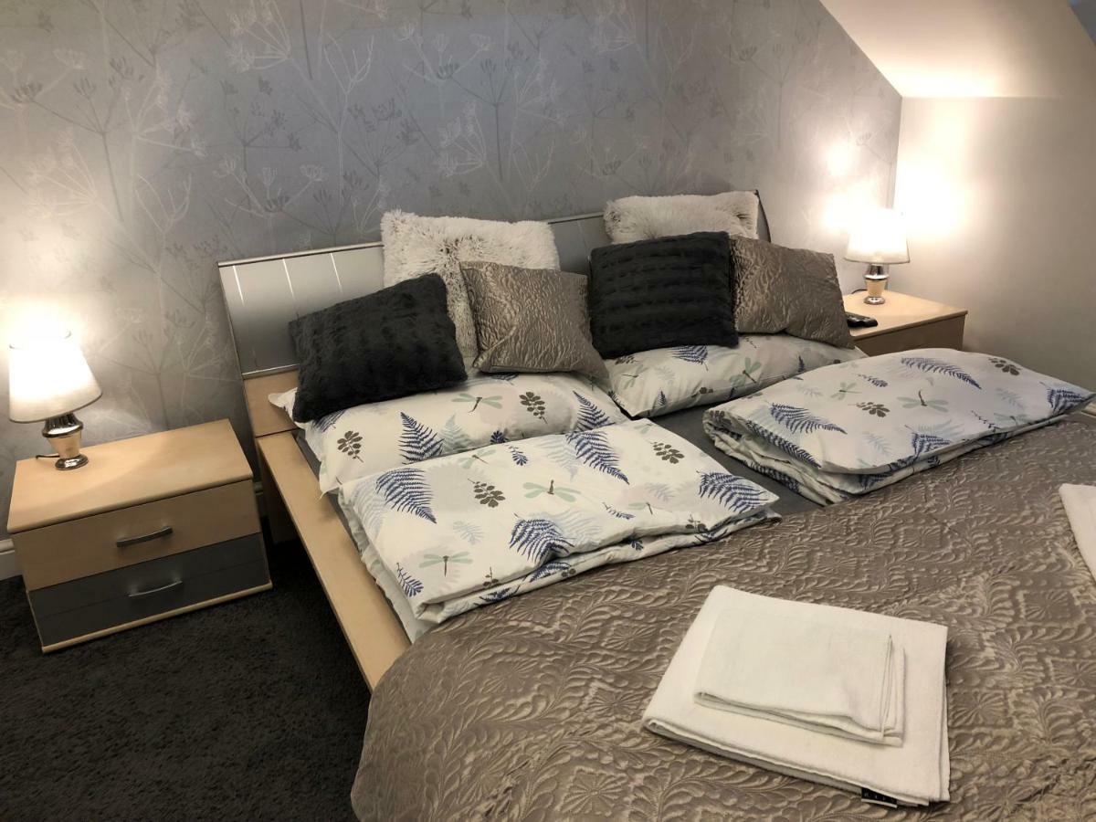 Family & Business Elegant Apartments Ul Warszawska - 2 Bedroom, Balcony, Parking كيلتشي المظهر الخارجي الصورة