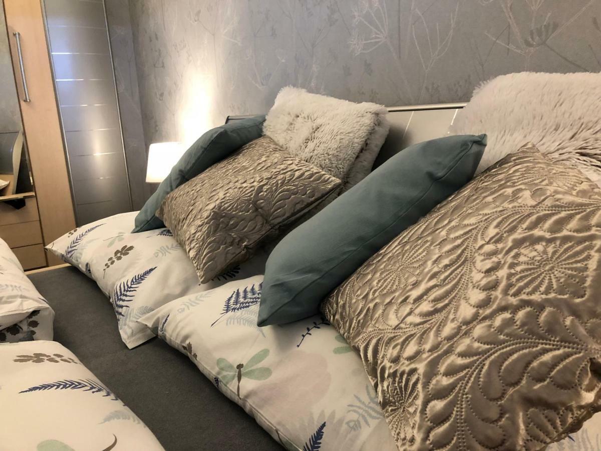 Family & Business Elegant Apartments Ul Warszawska - 2 Bedroom, Balcony, Parking كيلتشي المظهر الخارجي الصورة